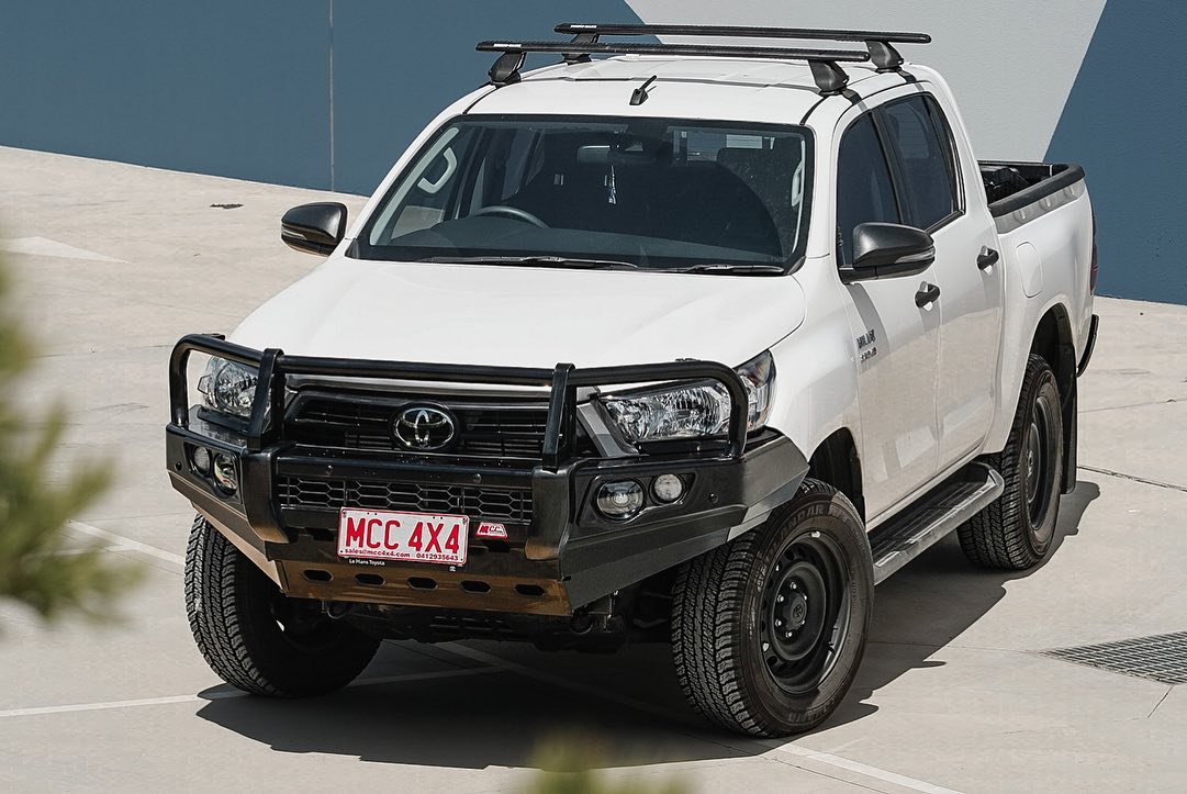 Toyota hilux deals bumper replacement